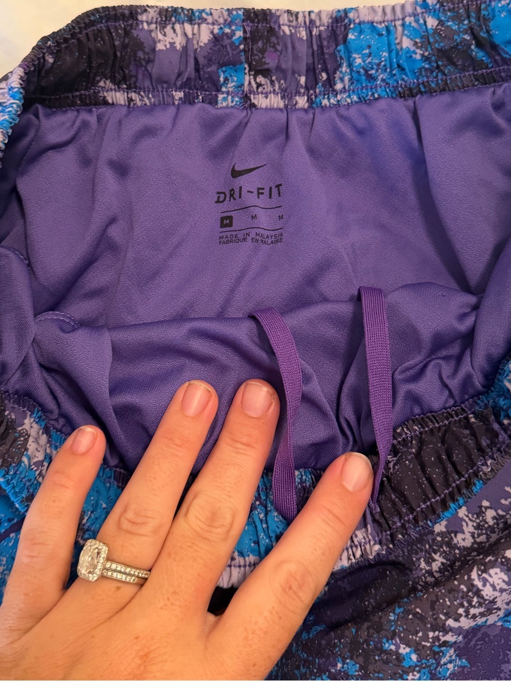 Women’s Nike Shorts and Sweatshirt Bundle Size Medium - Picture 5 of 12